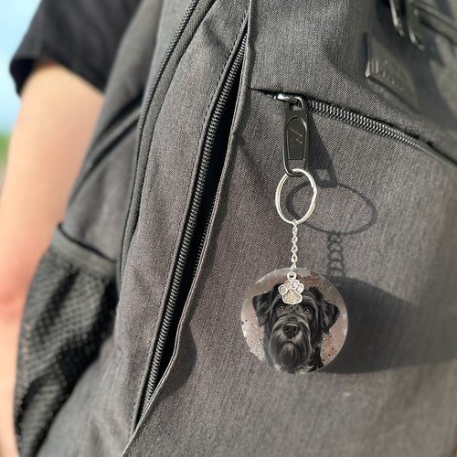 Keychain with a dog's face attached to a gray bag