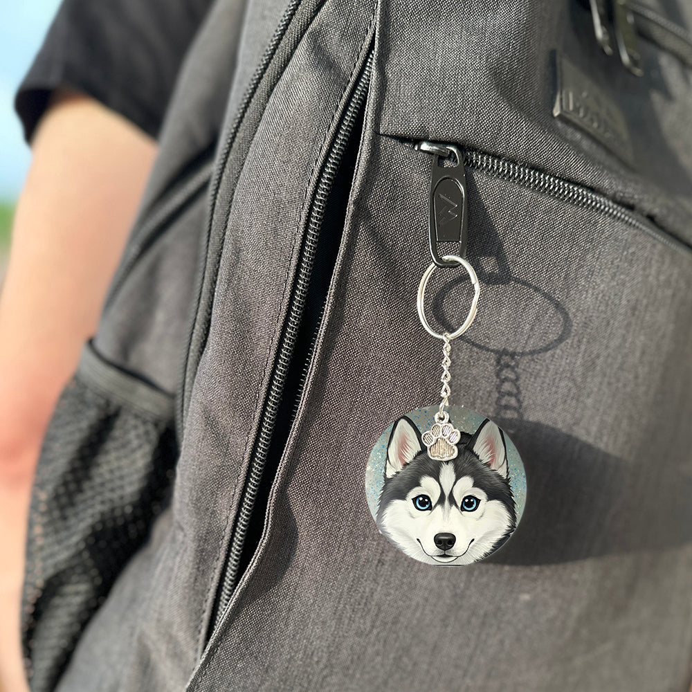 Keychain with a dog's face attached to a gray bag