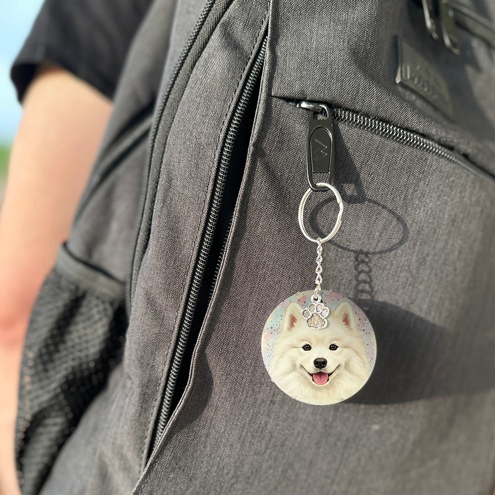 Keychain with a dog's face attached to a gray bag